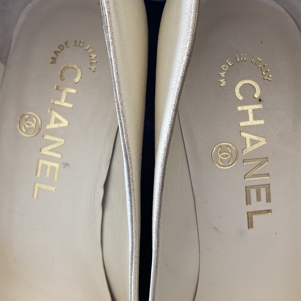 Chanel Cream/Black Leather CC Cap Toe Wedge Espadrille Pumps - Picture 2 of 9